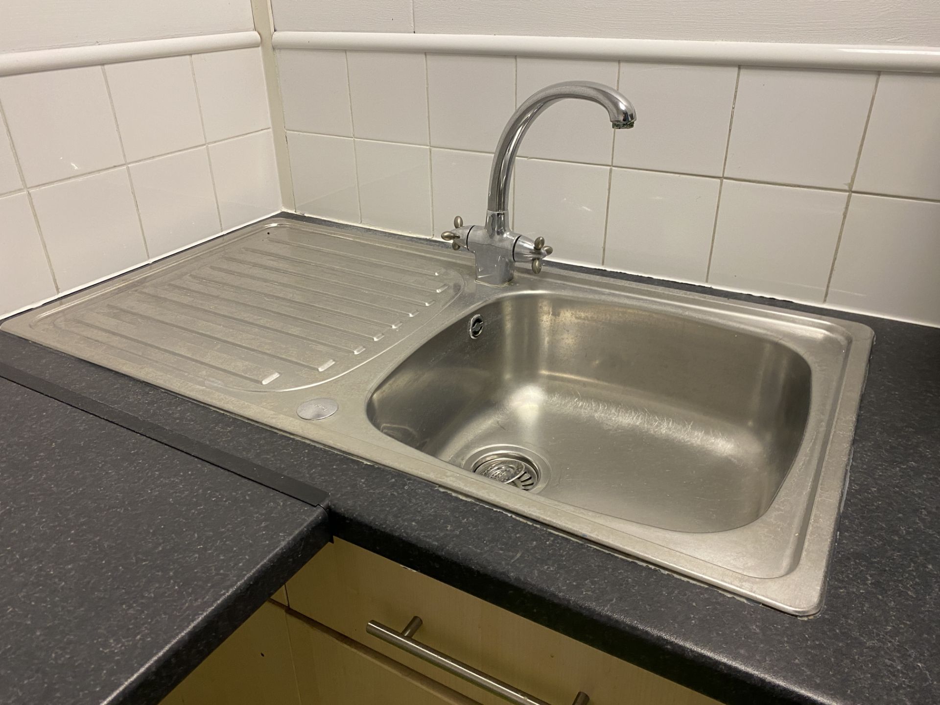 Small Kitchen area with cupboards, sink and tap. - Image 4 of 4