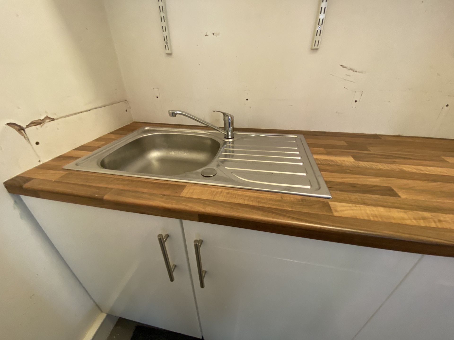 Kitchen units with sink - Image 2 of 3