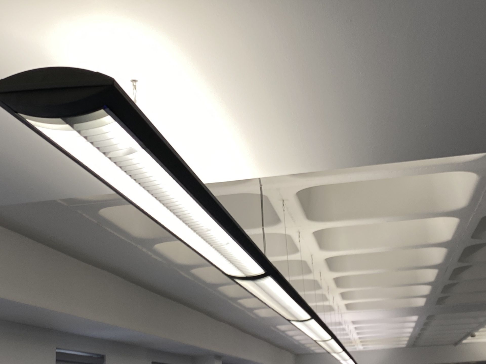 Modern Suspended strip lighting 10 sections. - Image 2 of 4