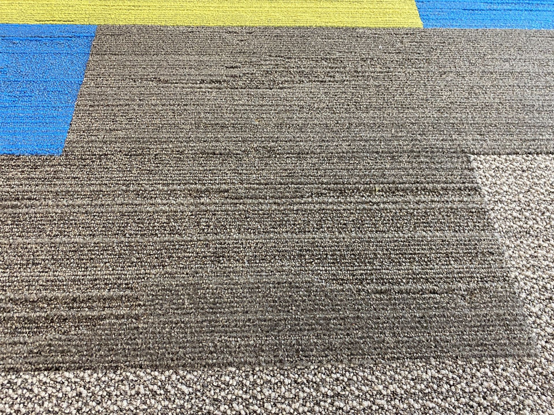 65 x Dark grey rectangular carpet tiles - Image 2 of 3
