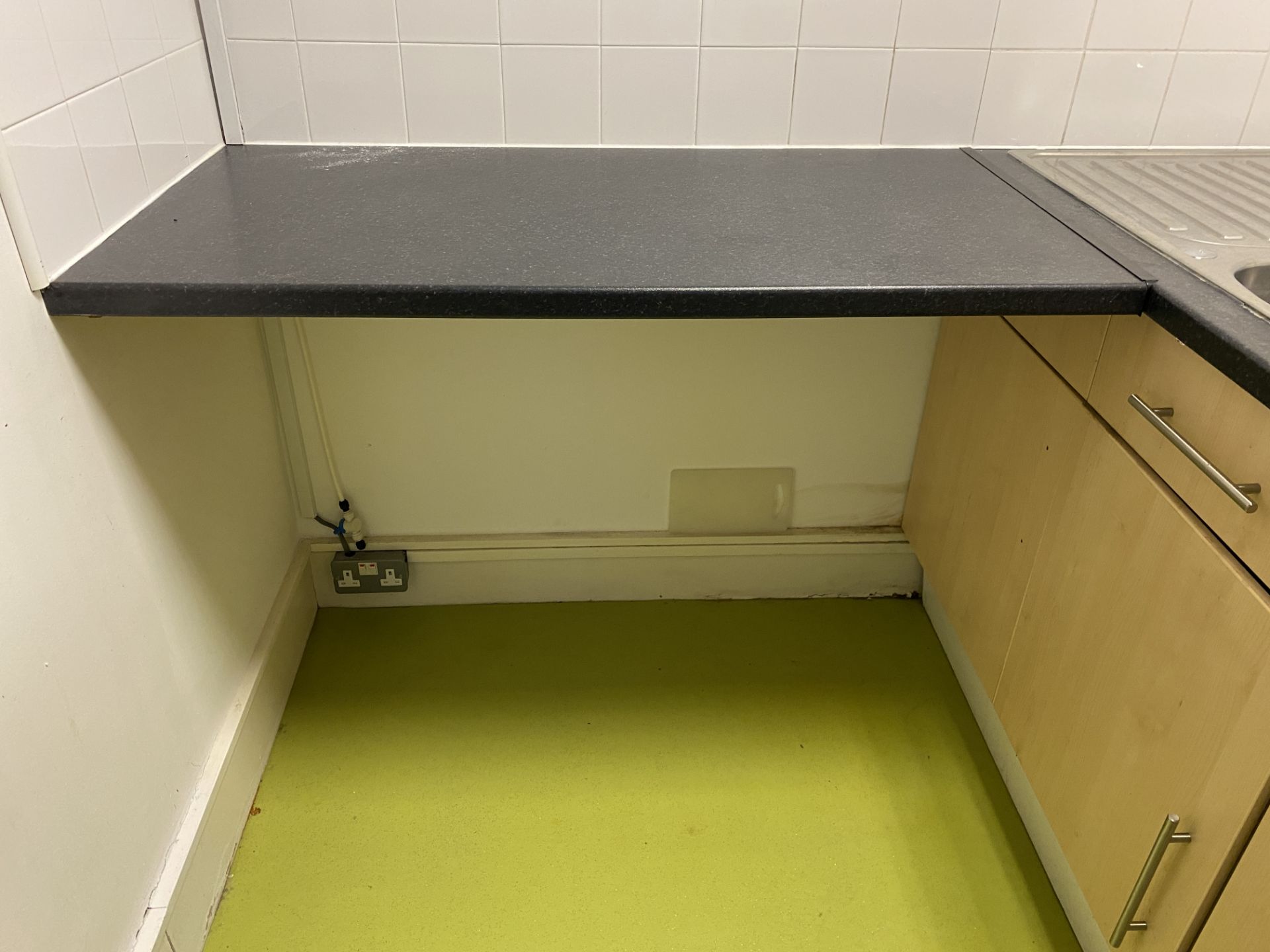 Small Kitchen area with cupboards, sink and tap. - Image 3 of 4