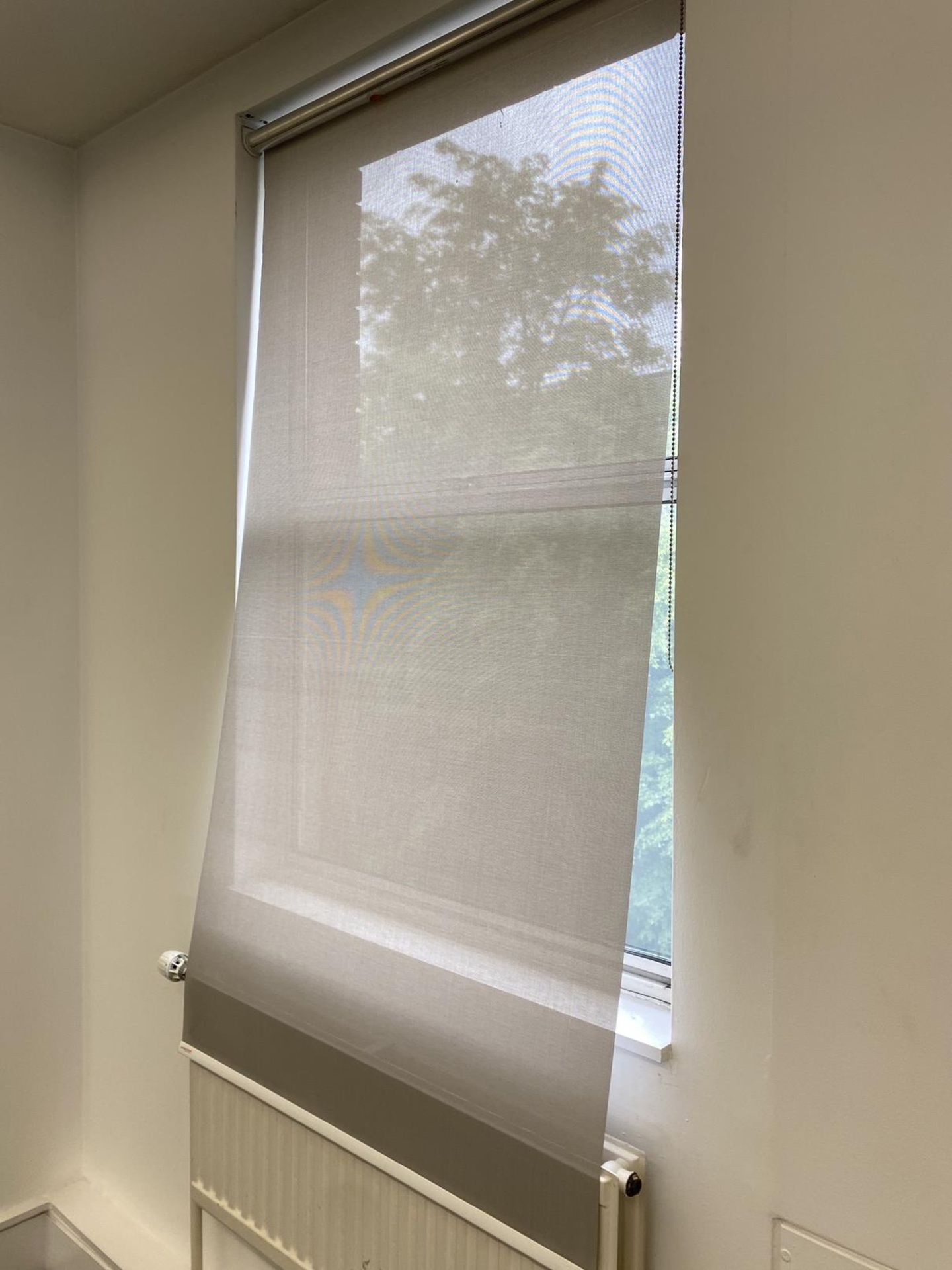 7 x Grey fabric window roller blinds - Image 4 of 4