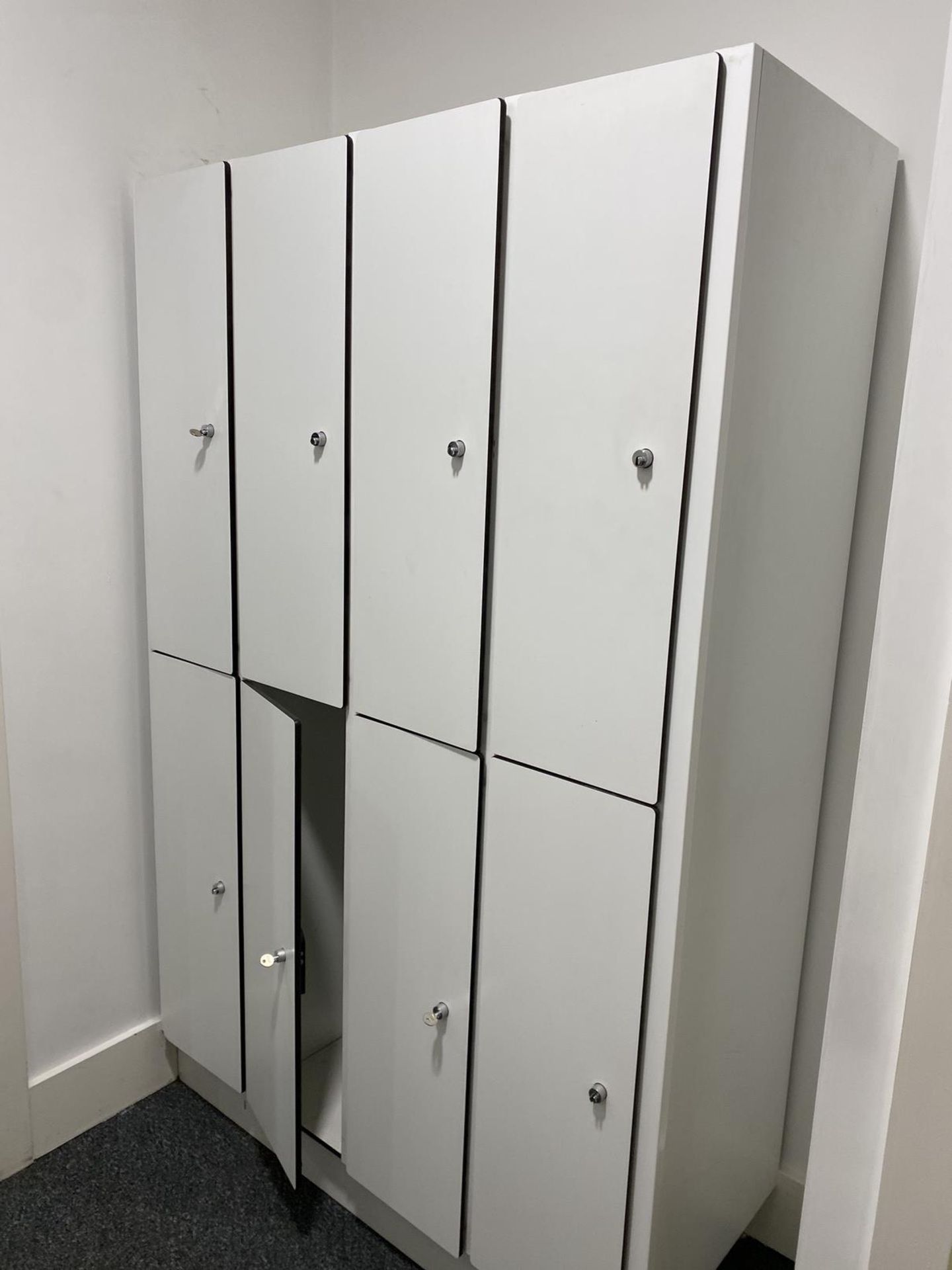 White Locker unit with 8 lockers - Image 2 of 3