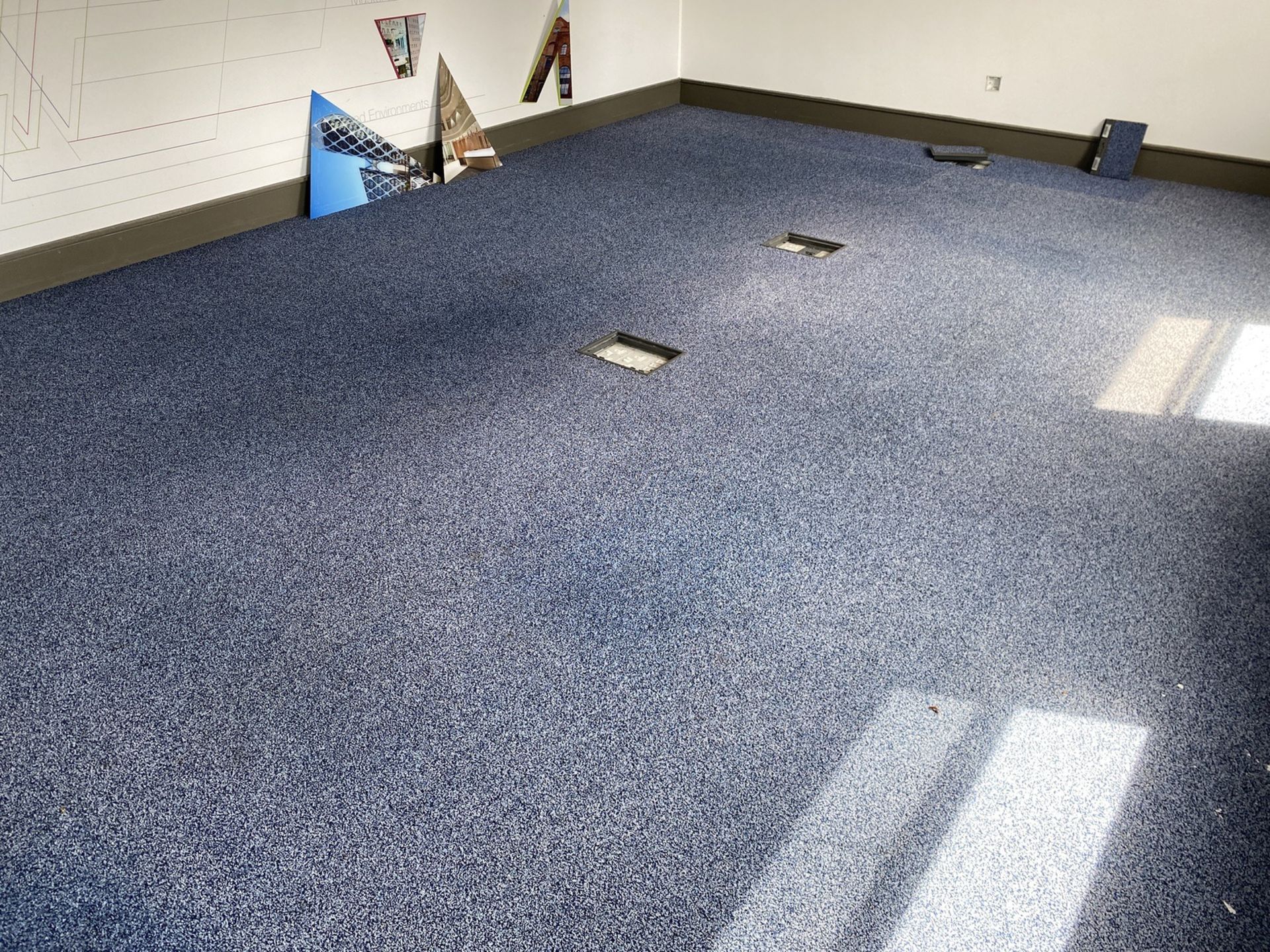 Blue carpet tiles 6.2m x 4.4m - Image 2 of 3