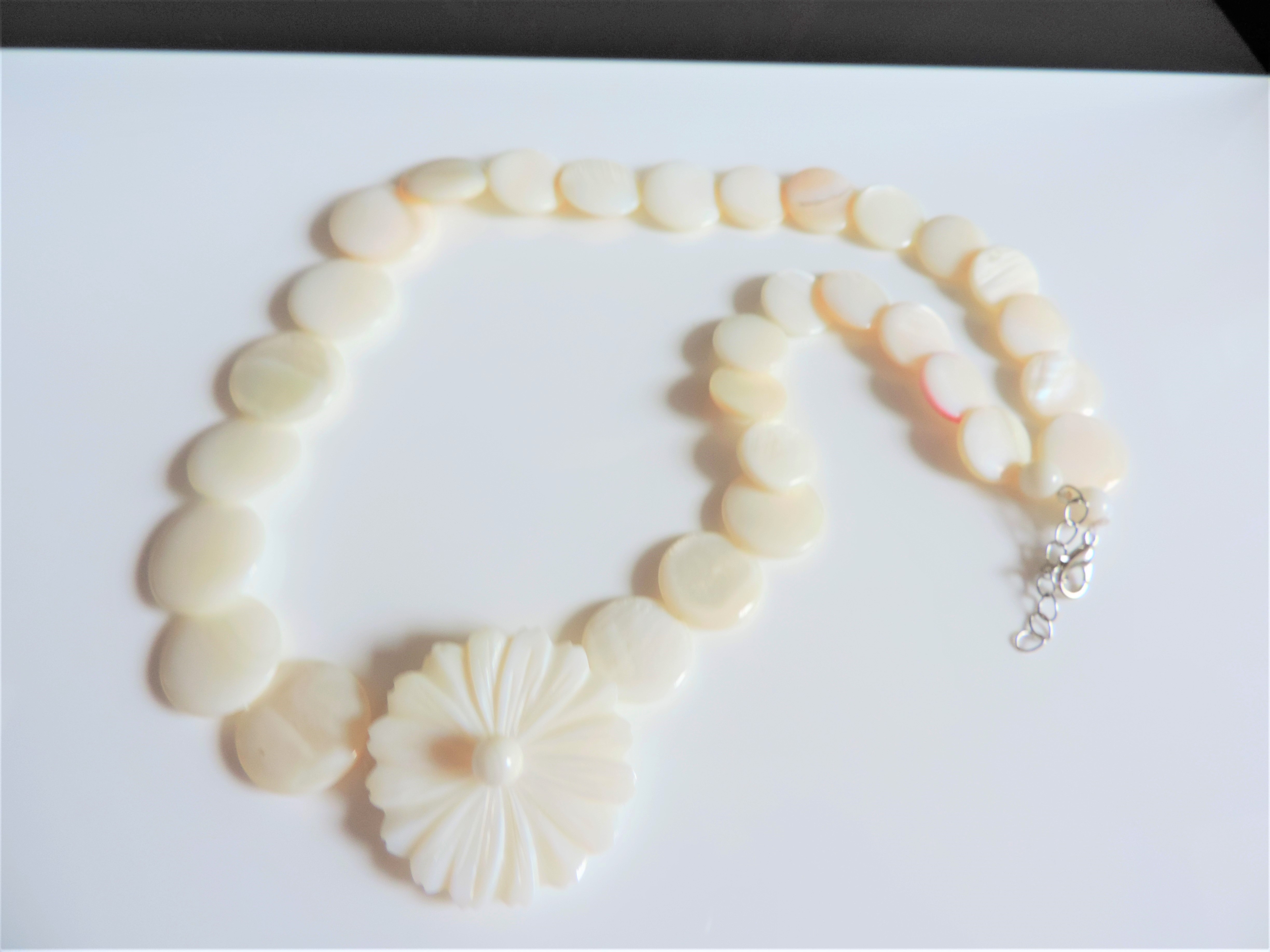 Mother of Pearl Necklace - Image 2 of 3