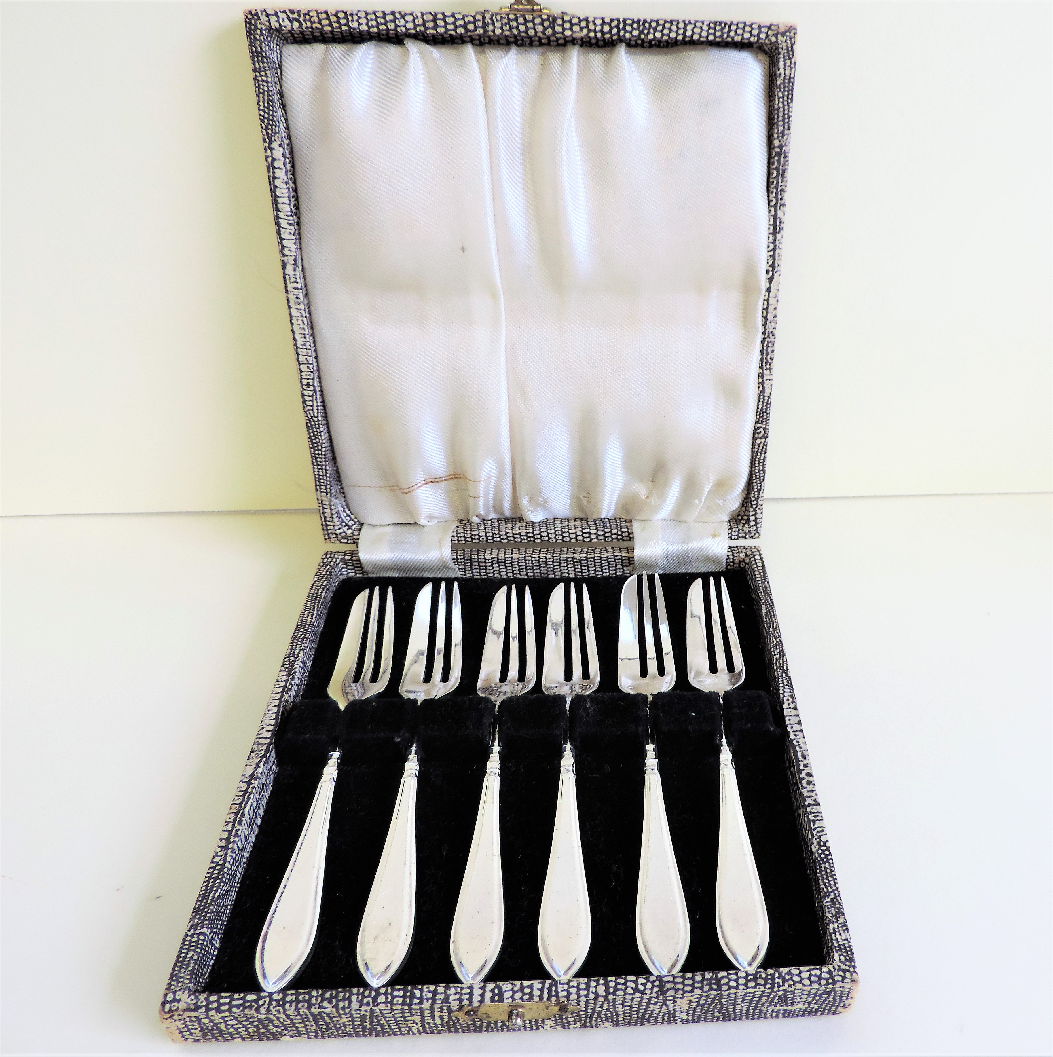 Vintage Silver Plate Pastry Forks - Image 2 of 2