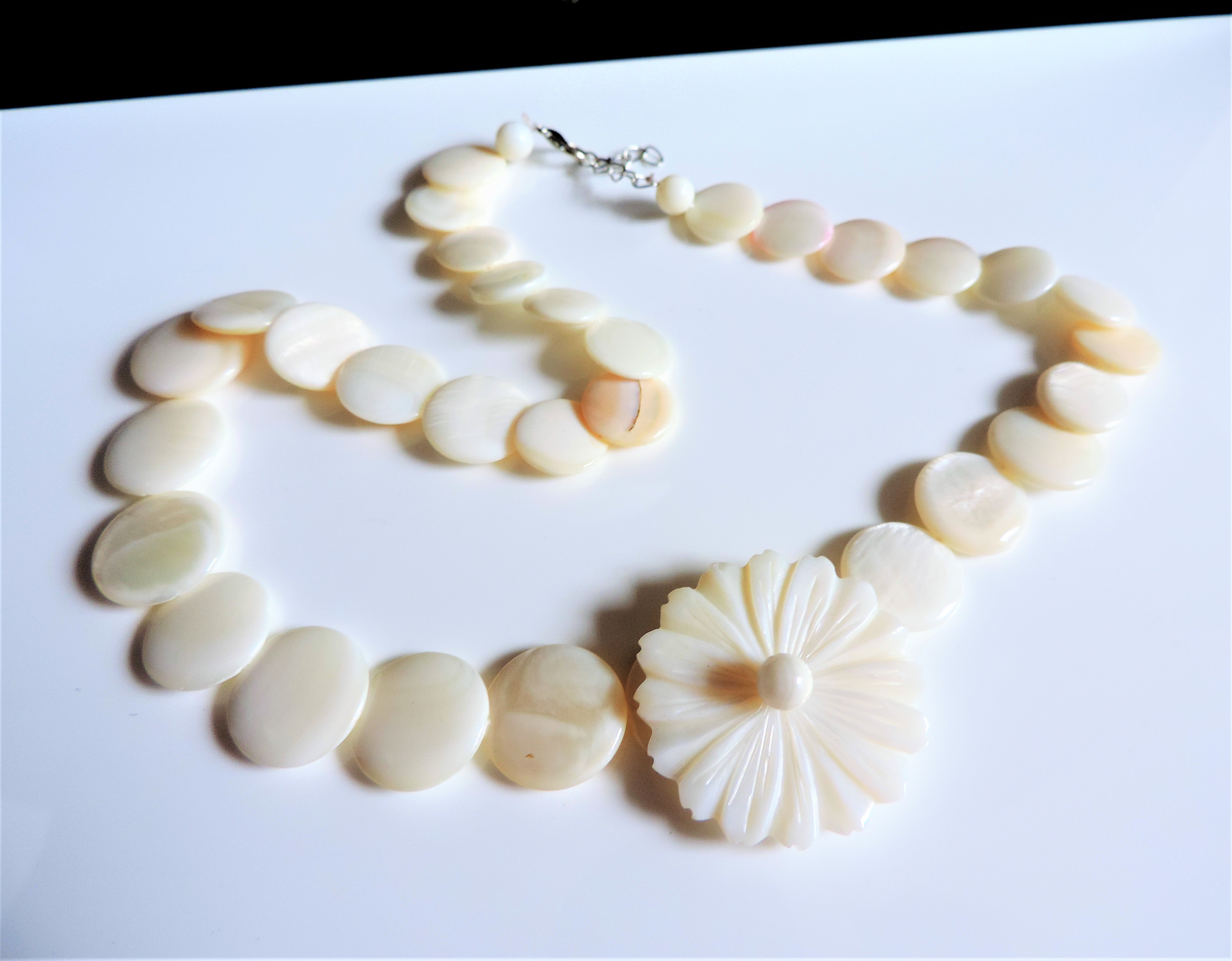 Mother of Pearl Necklace - Image 3 of 3