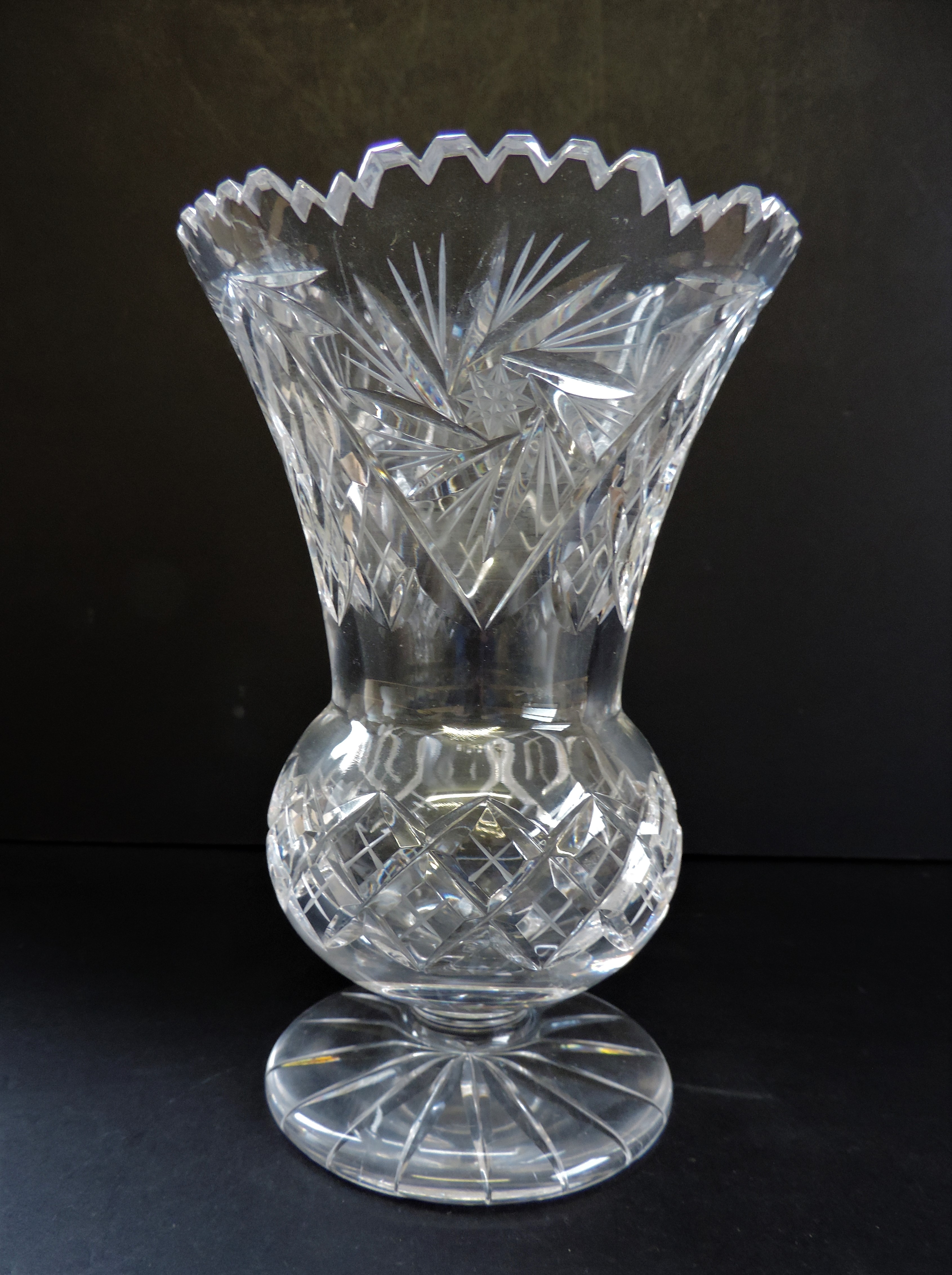 Vintage Bohemian Pinwheel Crystal Vase 18cm tall - Image 3 of 4