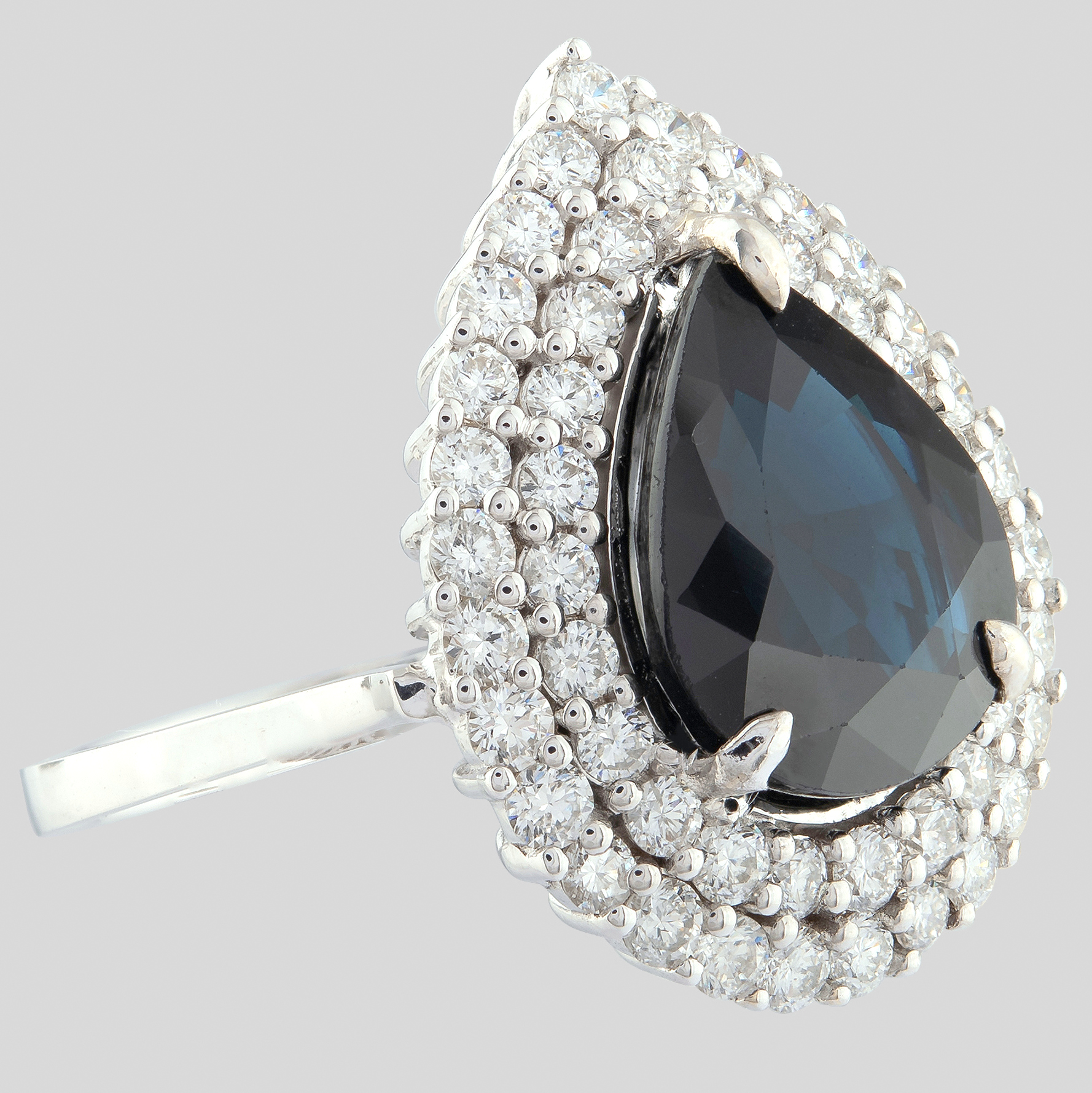 14K White Gold Cluster Ring 5,75 Ct. Natural Sapphire - 1,40 Ct. Diamond - Image 4 of 4