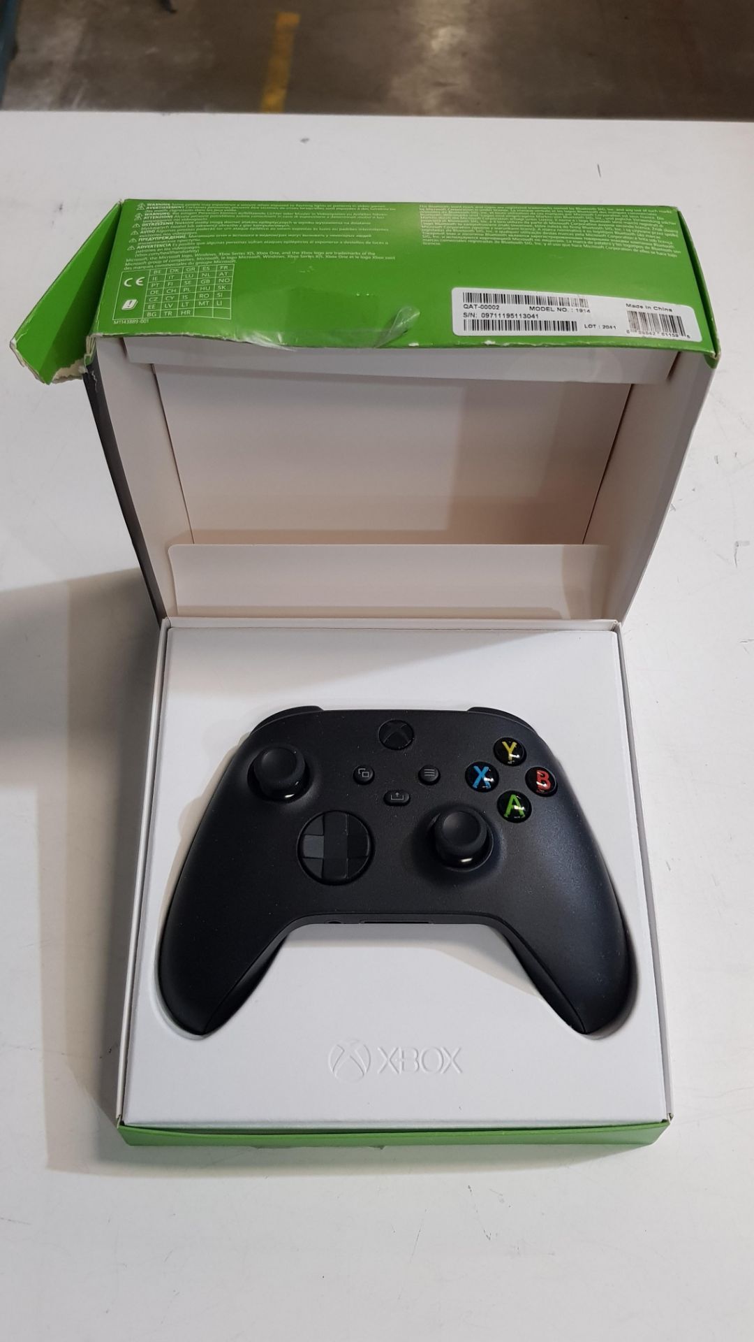 1x Xbox Wireless Controller Carbon Black RRP £54.99. (For Xbox Series X S. Xbox One. Windows 10 A - Image 3 of 3