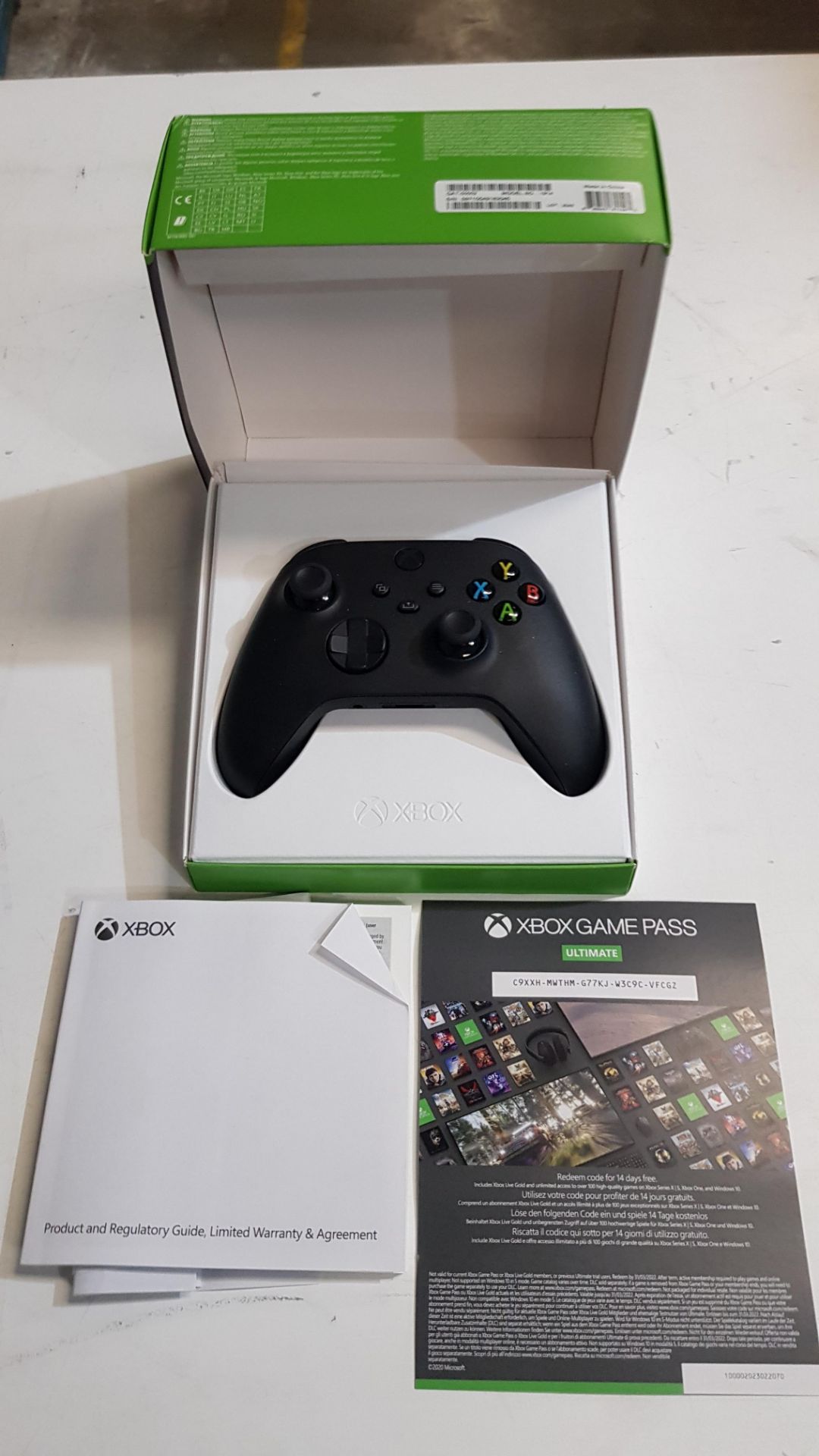 1x Xbox Wireless Controller Carbon Black RRP £54.99. (For Xbox Series X S. Xbox One. Windows 10 A - Image 3 of 3
