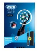 (R8B) 6x Mixed Electric Toothbrush. 5x Braun Oral B (1x Pro 2 2500 With Travel Case. 1x Pro 670 3D