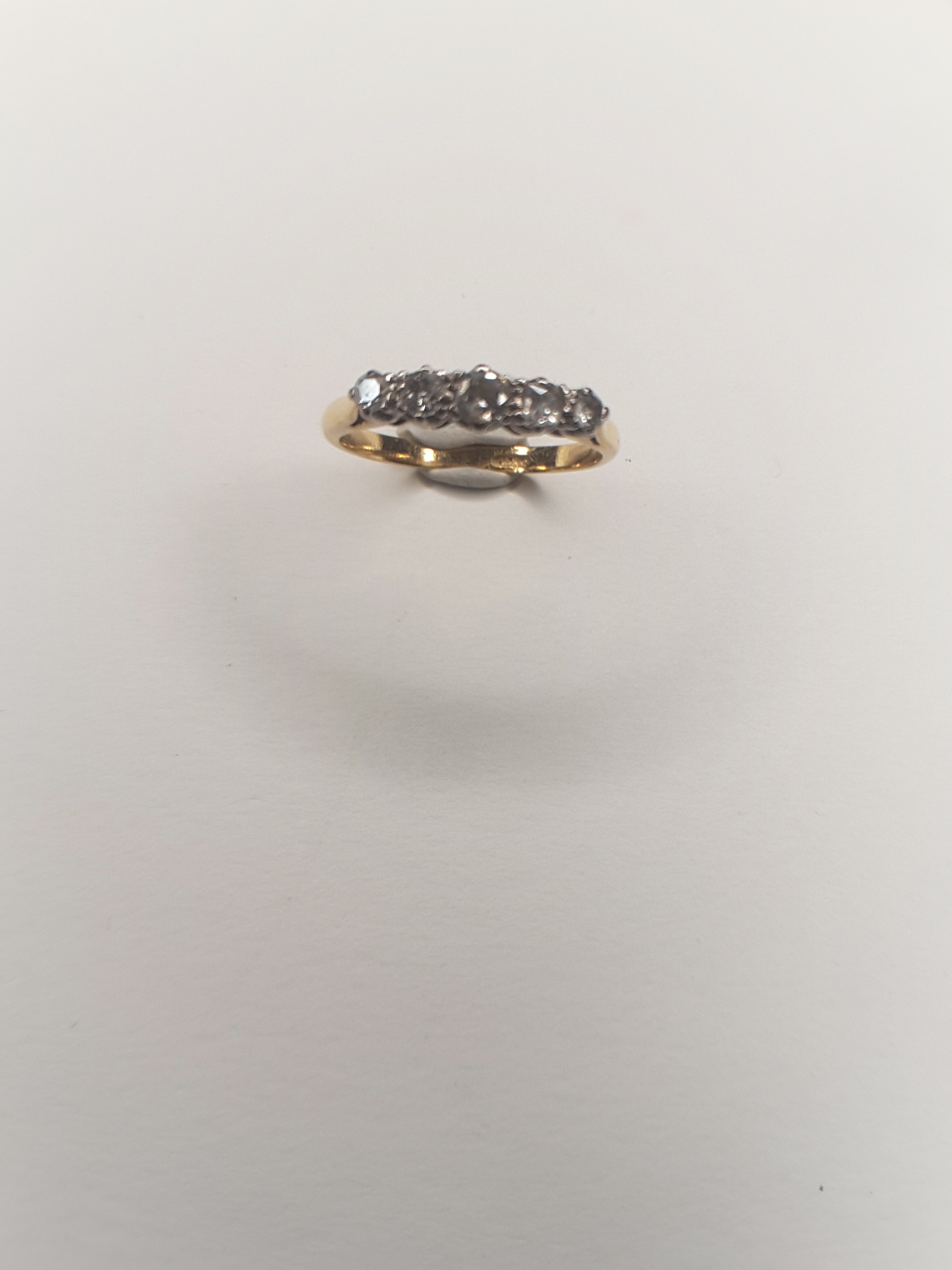 18Ct 5 Stone Gold & Diamond Half Hoop Ring - Image 3 of 6