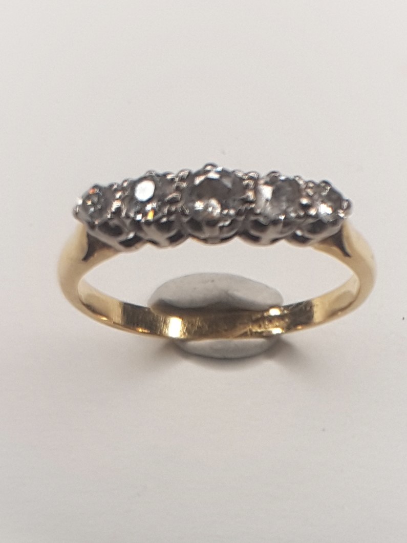 18Ct 5 Stone Gold & Diamond Half Hoop Ring - Image 2 of 6