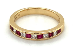 Eternity Ring Set In 18K Yellow Gold