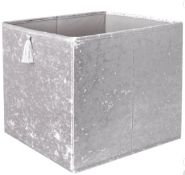 (R3C) 4x Items. 1x Clever Cube Crushed Velvet Grey (H32x W32x D37cm). 1x Harrison Drape Patterned B