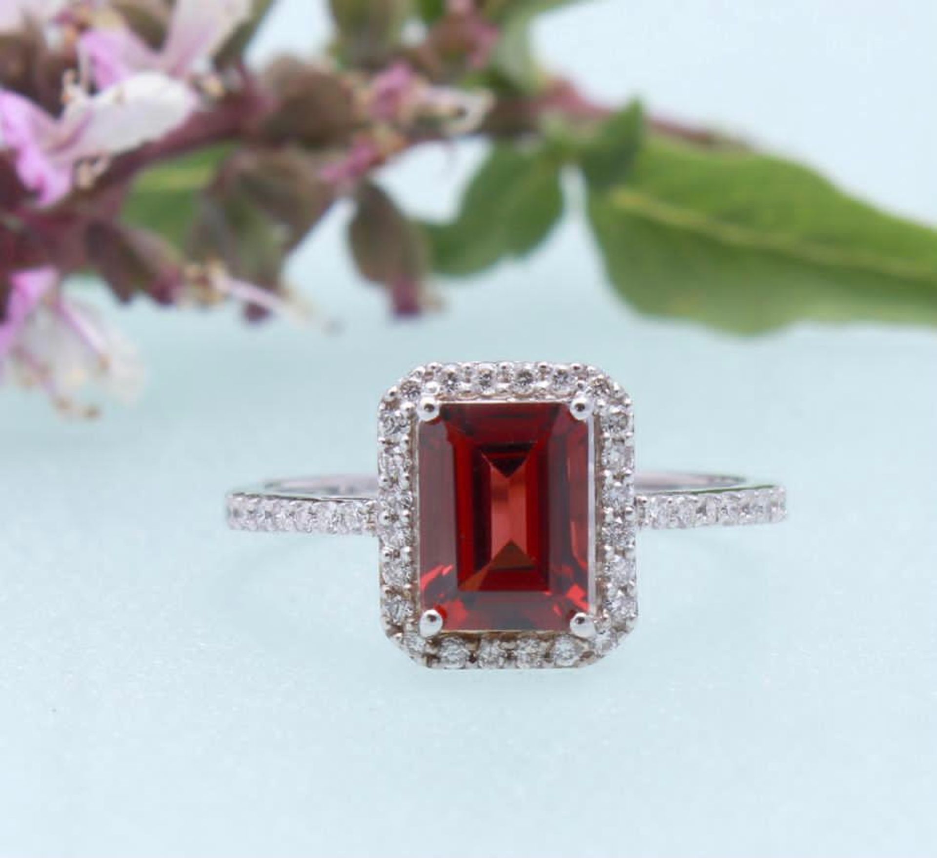 Beautiful Natural Garnet Ring With Diamonds And 18k Gold - Image 3 of 3