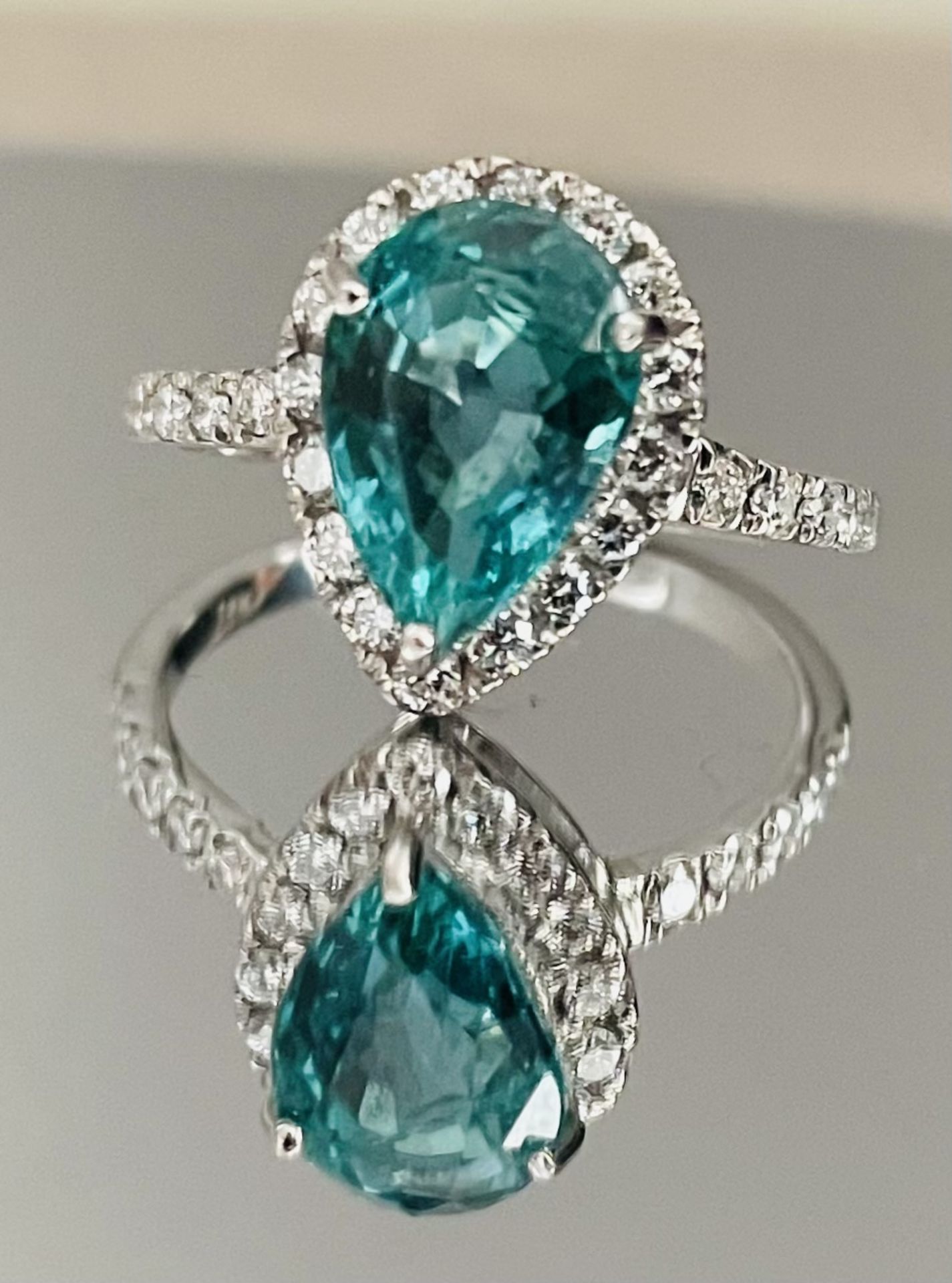 2.60 Carats Zambian Emerald With Natural Diamonds & 18k White Gold - Image 3 of 4