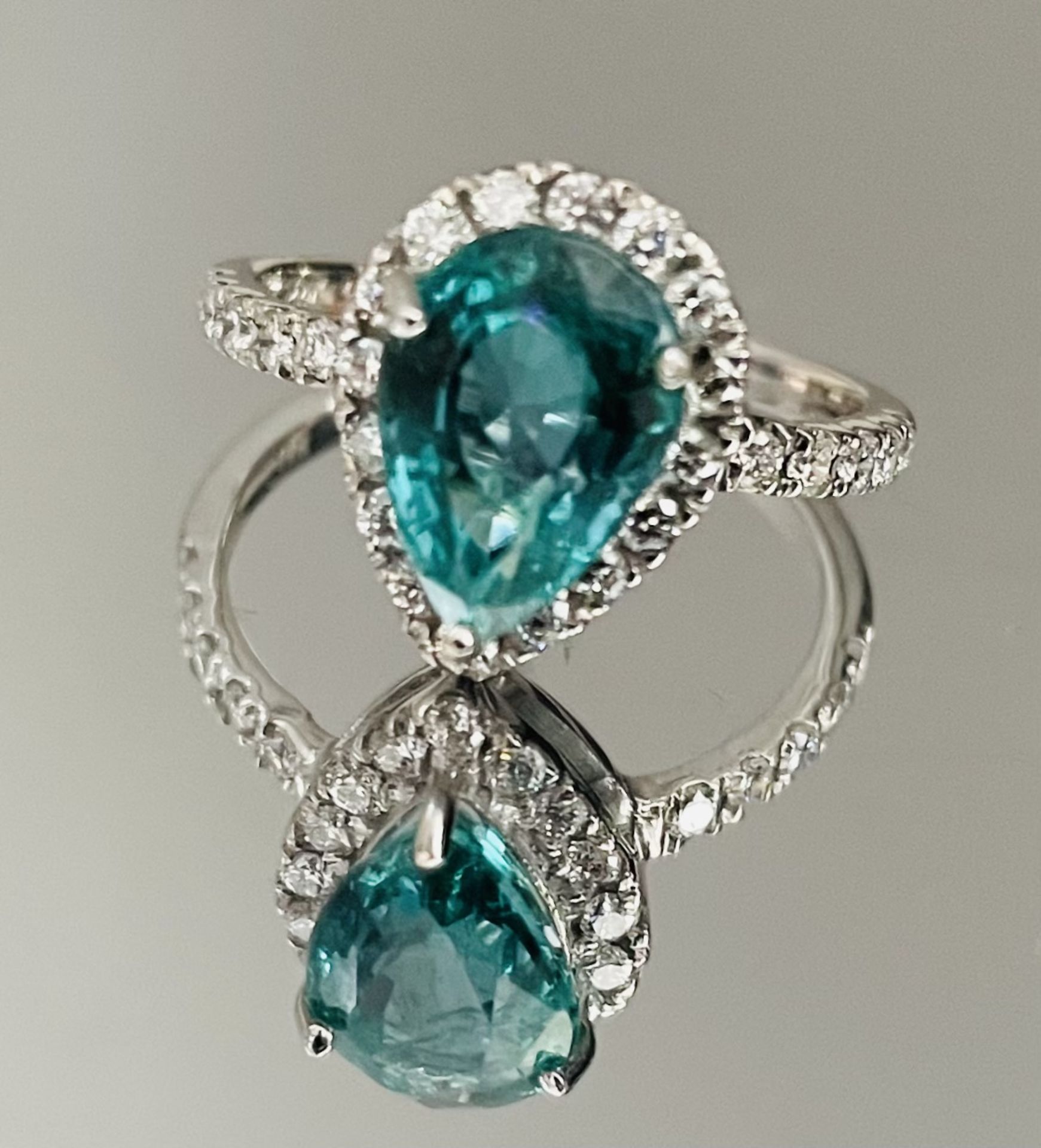 2.60 Carats Zambian Emerald With Natural Diamonds & 18k White Gold - Image 2 of 4