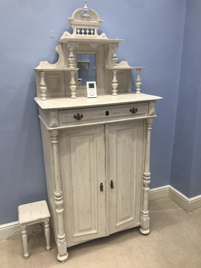 Painted French Style Pine Cabinet With Ornate Mirrored Top - Image 2 of 4