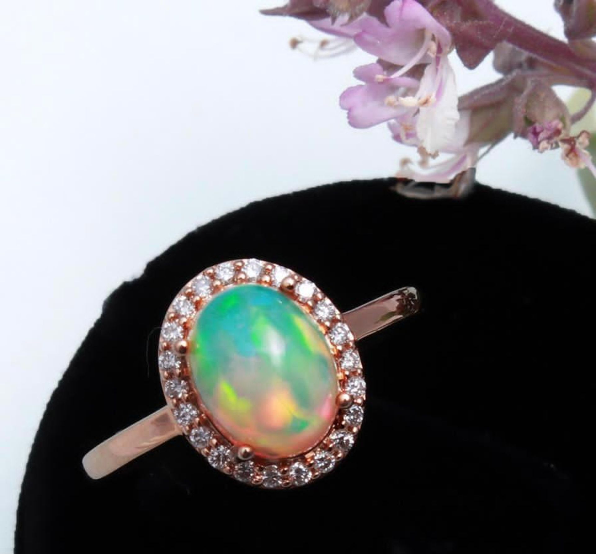 Beautiful Natural Opal Ring With Diamonds And 18k Gold - Image 3 of 3