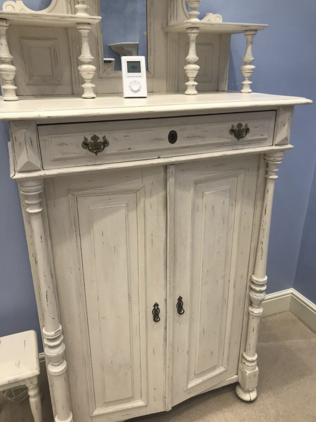 Painted French Style Pine Cabinet With Ornate Mirrored Top - Image 3 of 4