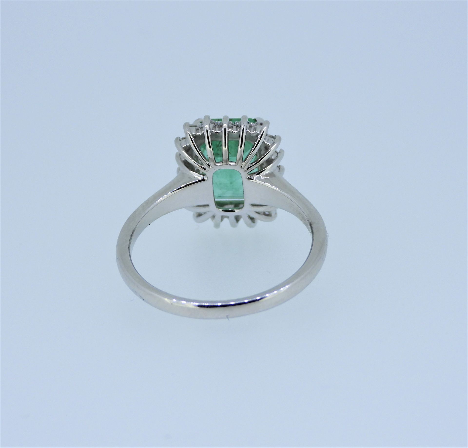 GIA Certified, 2.54-carat Natural Colombia Emerald and Diamonds 18k White Gold Ring. - Image 7 of 8