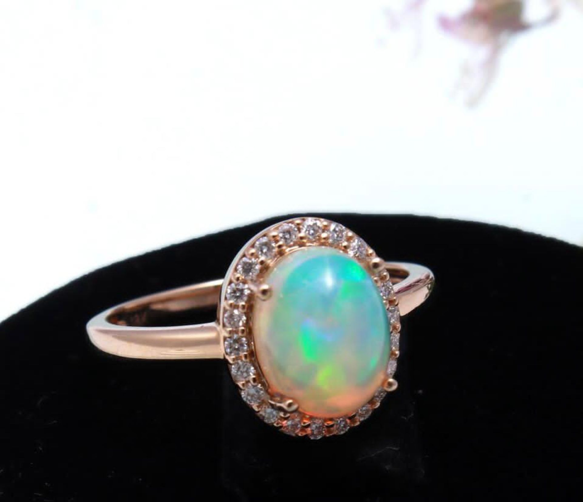 Beautiful Natural Opal Ring With Diamonds And 18k Gold - Image 2 of 3