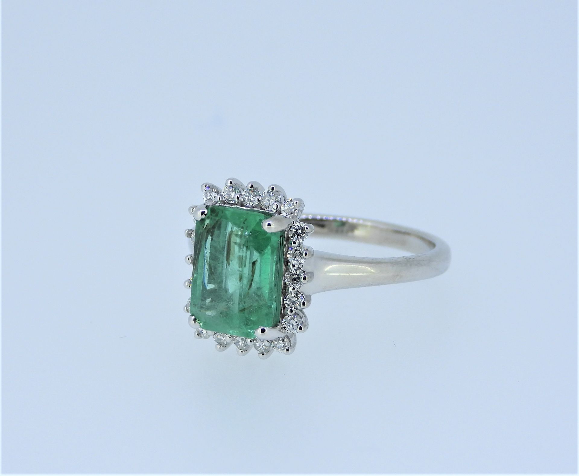 GIA Certified, 2.54-carat Natural Colombia Emerald and Diamonds 18k White Gold Ring. - Image 4 of 8