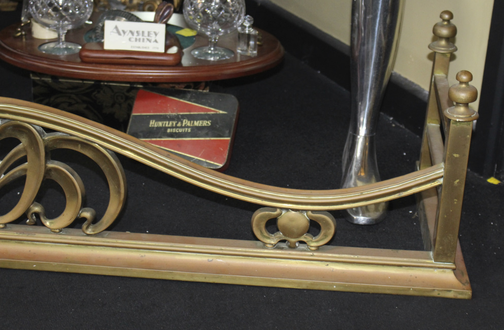 Quality Art Nouveau Brass Fire Fender - Image 4 of 4