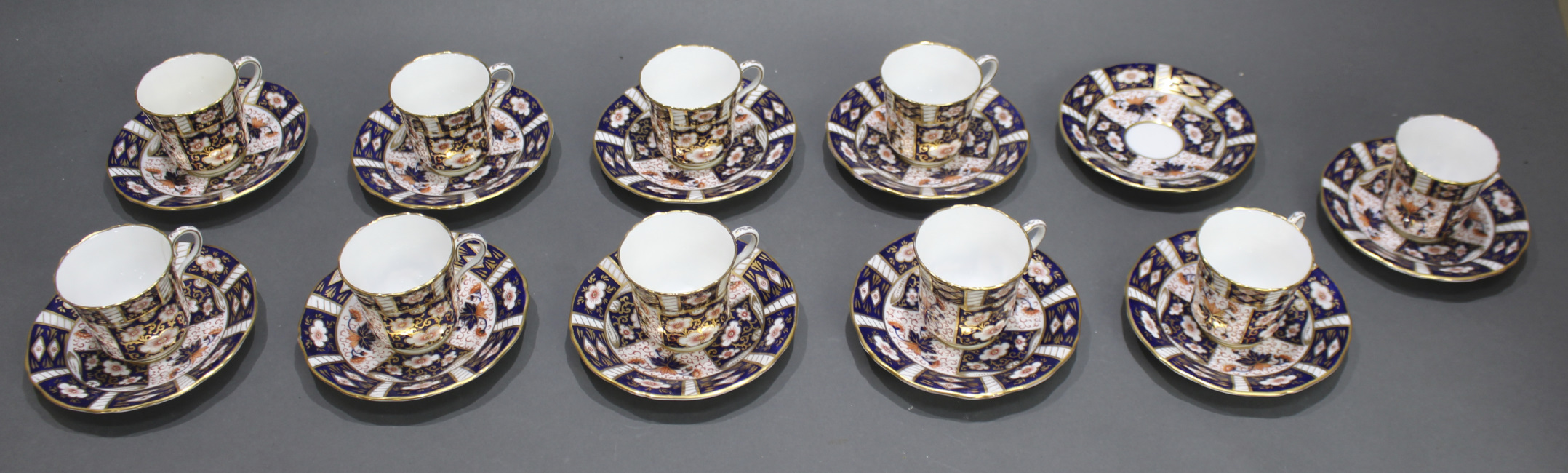 9 Coalport Imari Pattern Tea Cups & Saucers Plus Extras c.1890 - Image 2 of 4