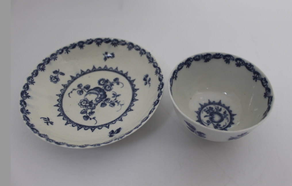 18th Century Caughley Porcelain Cup & Saucer c.1785 - Image 8 of 11