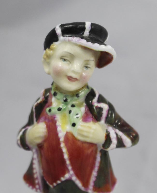 Royal Doulton Figurine Pearly Boy HN 2035 - Image 4 of 7