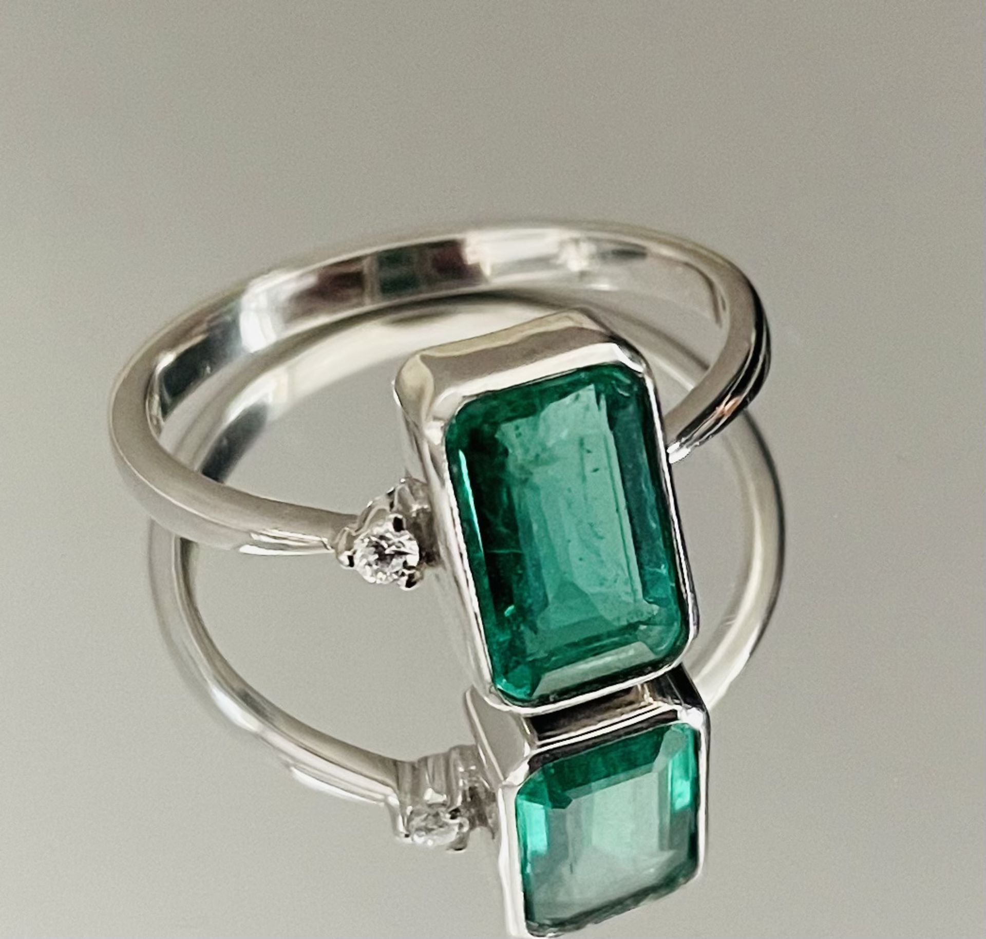 1.45 Carats Zambian Emerald Natural Diamonds & 18k White Gold - Image 3 of 3