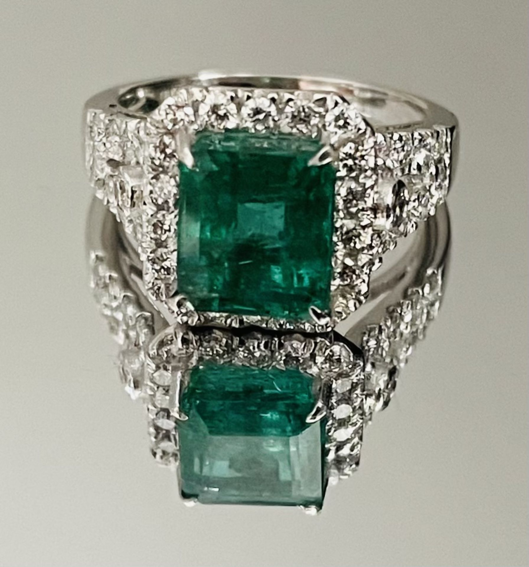 3.49 Carats Zambian Emerald With Natural Diamonds & 18k White Gold - Image 3 of 6