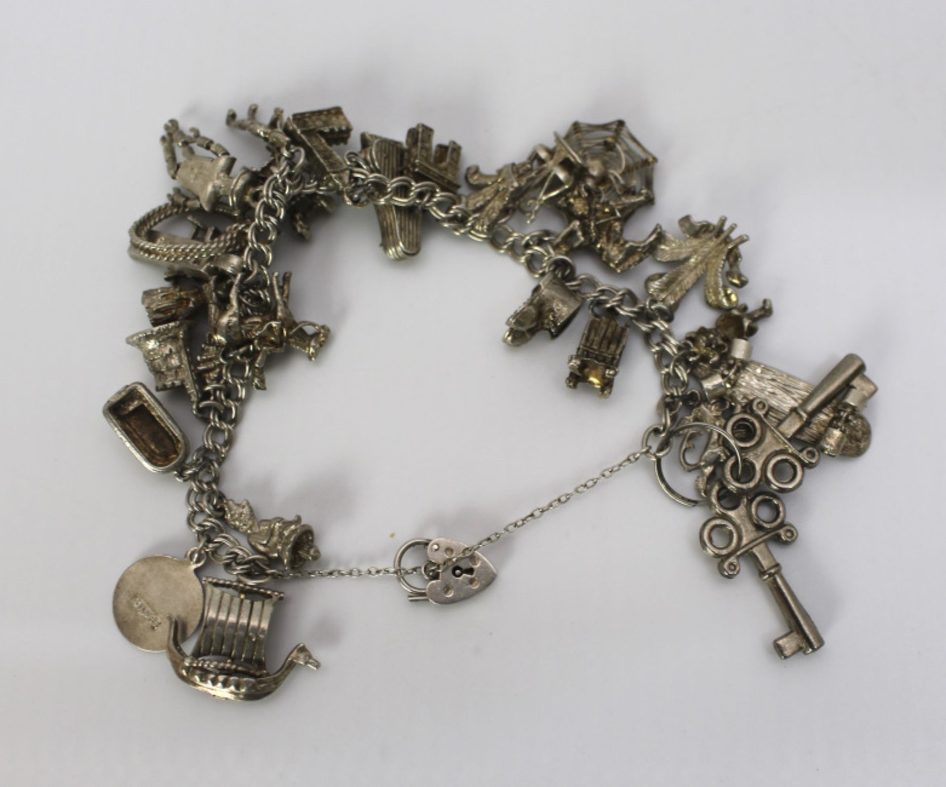 Vintage Silver Charm Bracelet with 30 Charms - Image 3 of 3