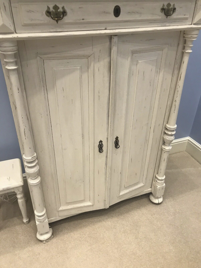 Painted French Style Pine Cabinet With Ornate Mirrored Top - Image 4 of 4