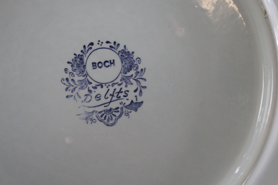 Large 20th c. Boch Delfts Blue & White Charger - Image 5 of 5