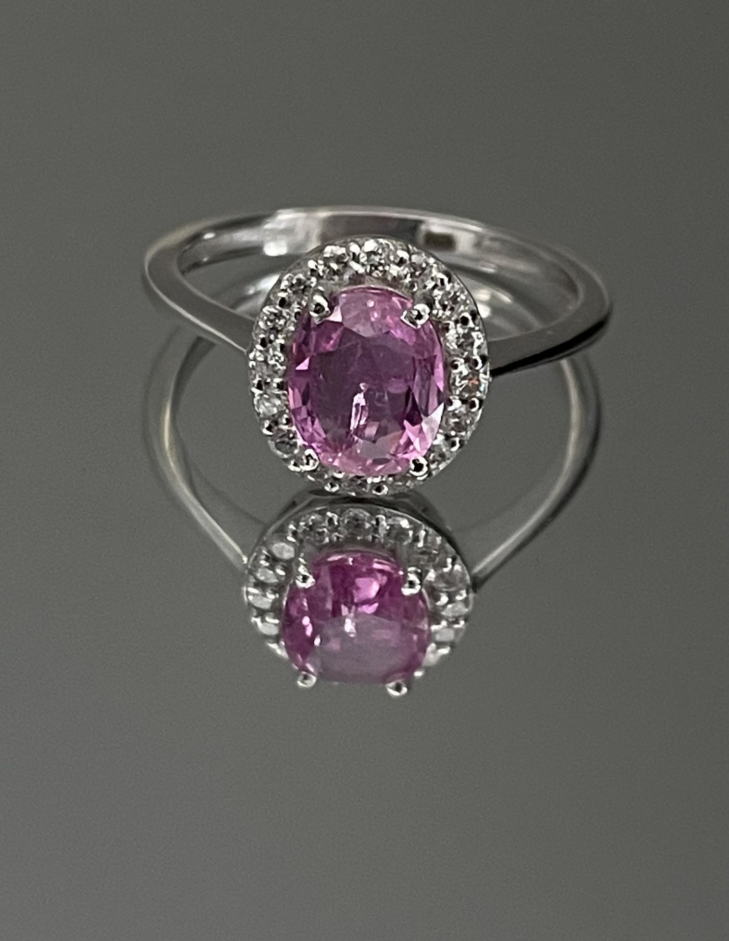 Beautiful Natural Ceylon Pink Sapphire With Natural Diamonds & 18k White Gold - Image 5 of 7