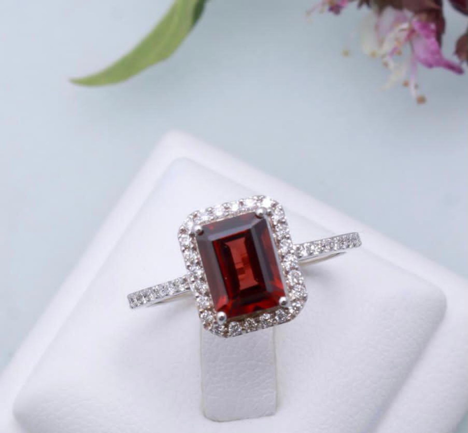 Beautiful Natural Garnet Ring With Diamonds And 18k Gold - Image 2 of 3