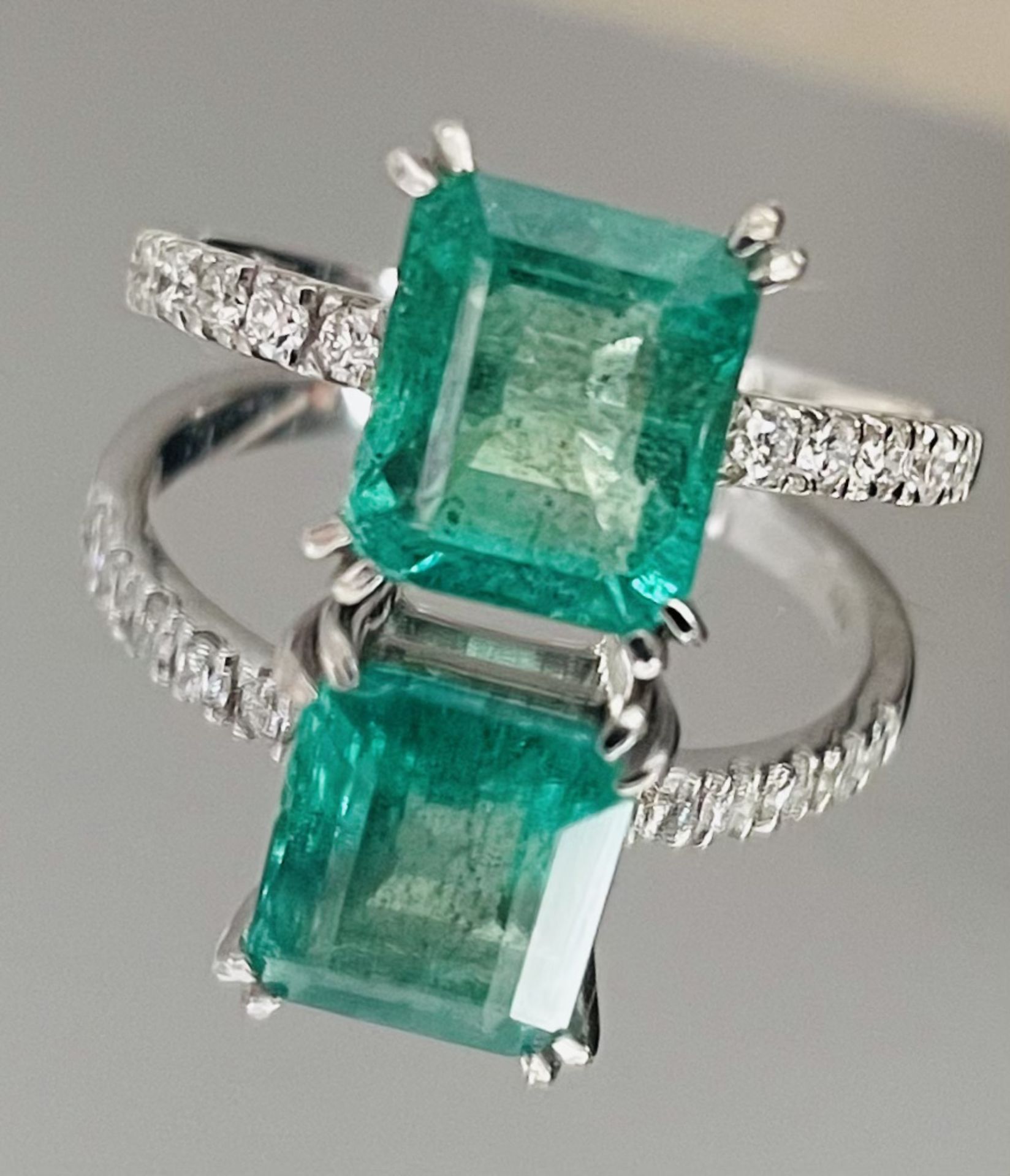 2.16 Carats Zambian Emerald With Natural Diamonds & 18k White Gold - Image 3 of 4