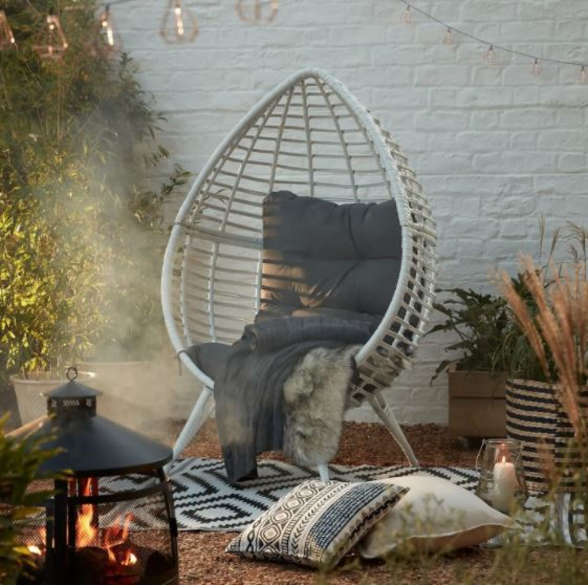 (R9J) 1x Rattan Pod Chair White RRP £220.