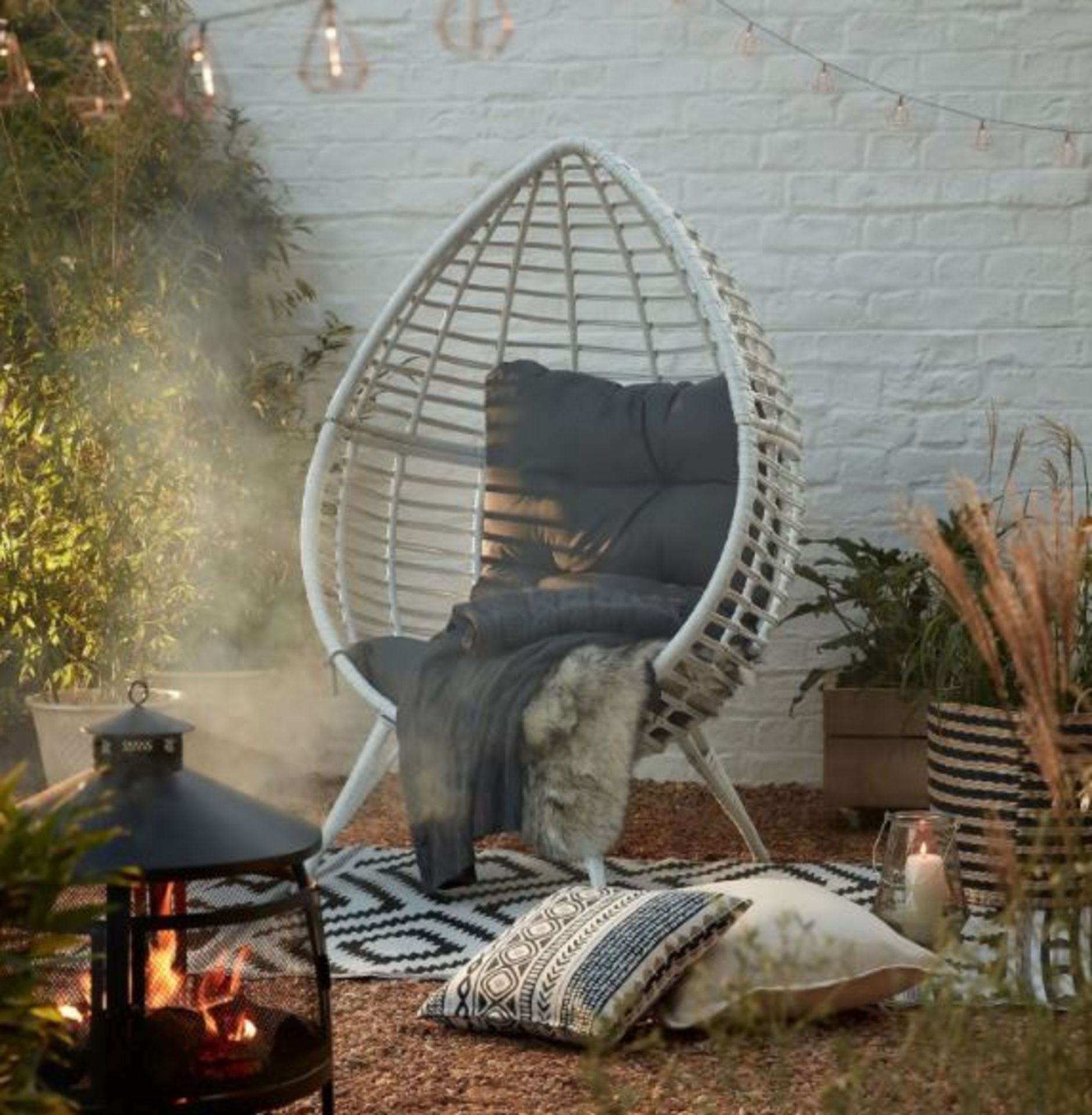 (R16) 1x Rattan Pod Egg Chair White RRP £350. (H156 x W101 x D89 cm ) No Fixings With This Unit.