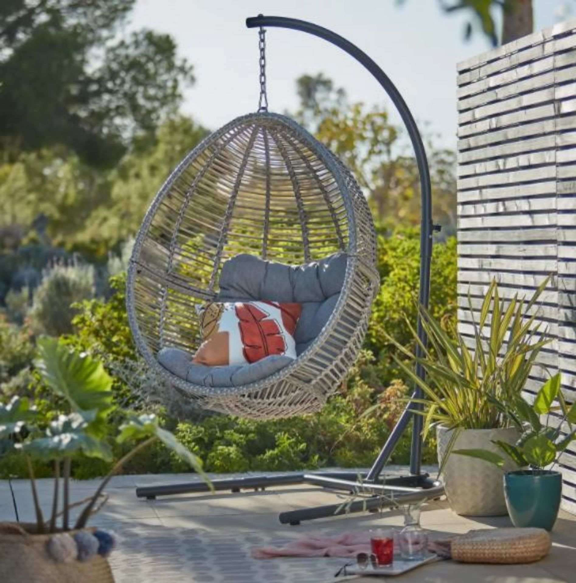 (R16) 1x Hartington Florence Collection Hanging Chair RRP £280. (H198 x W116 x D118cm)