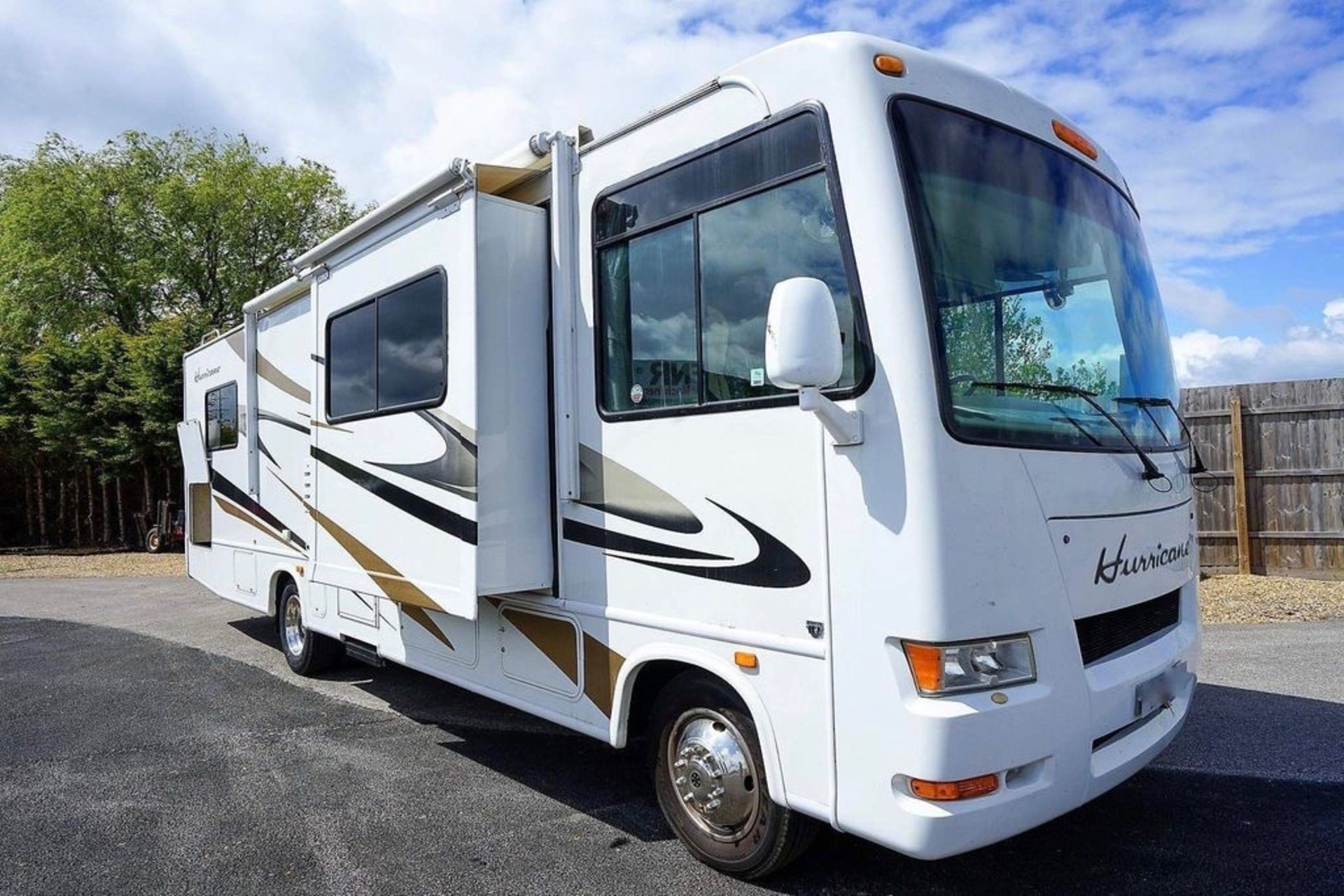 2009 Four Winds International Hurricane Motorhome - Image 18 of 22