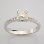 HRD Antwerp Certificated 18K White Gold Diamond Ring (Total 0.77 Ct. Stone)