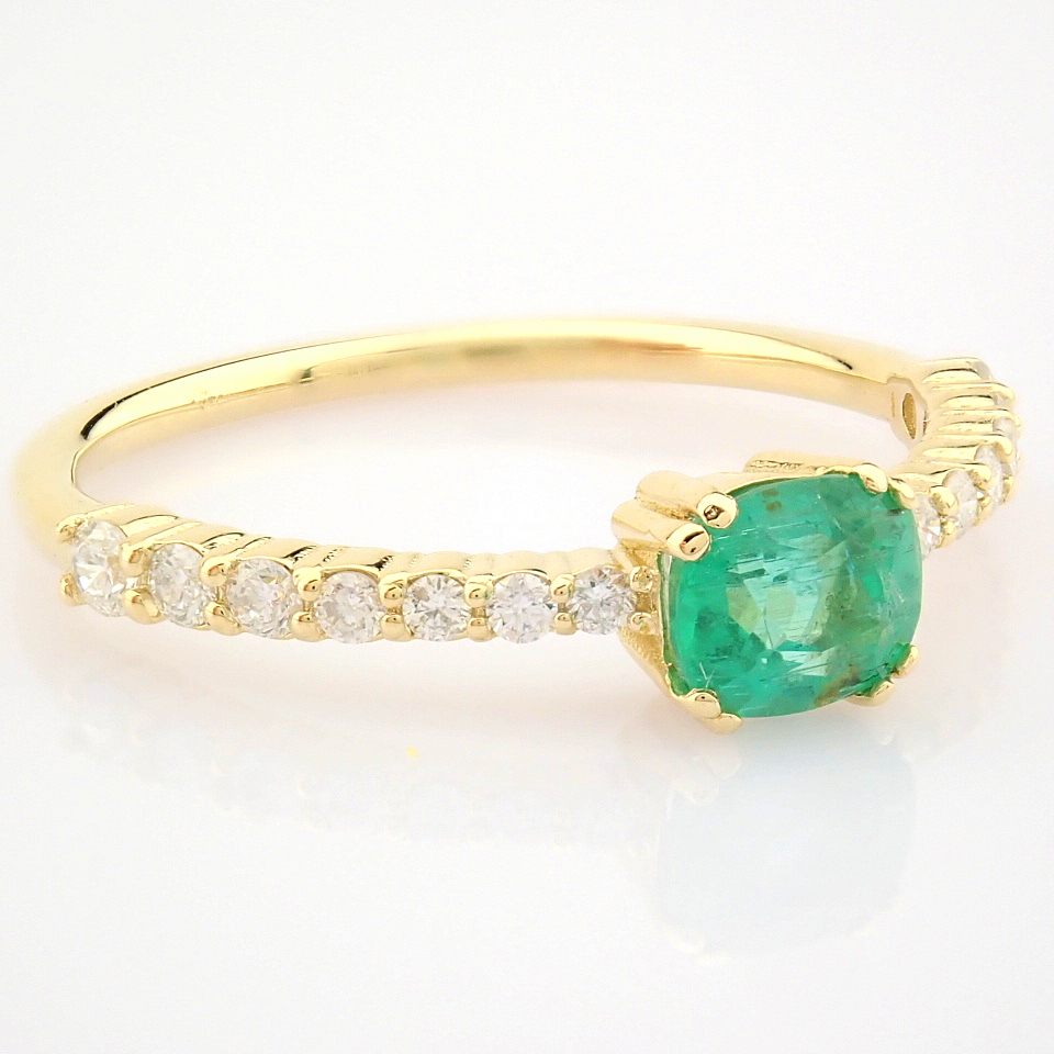 HRD Antwerp Certificated 14K Yellow Gold Diamond & Emerald Ring (Total 0.65 Ct. Stone) - Image 2 of 12