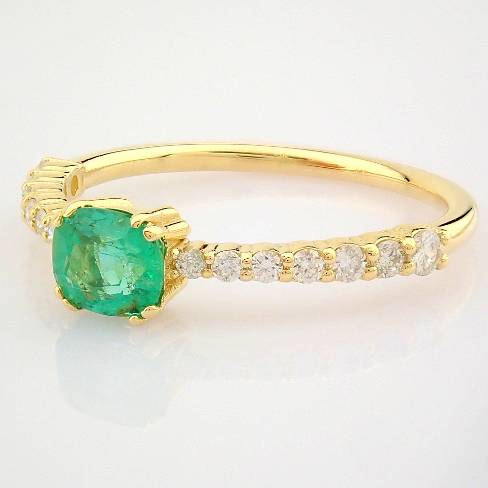 HRD Antwerp Certificated 14K Yellow Gold Diamond & Emerald Ring (Total 0.65 Ct. Stone) - Image 5 of 12