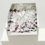 A parcel of over 150 loose stones including sapphire, ruby, cubic zirconia and amethyst. 98.95 cts