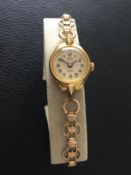 Lovely Vintage Smith's 5 Jewel Gold Plated Ladies Wristwatch (GS95)